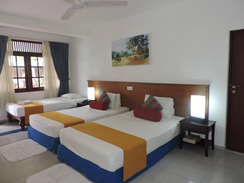 Catamaran Beach Hotel Негомбо Экстерьер фото