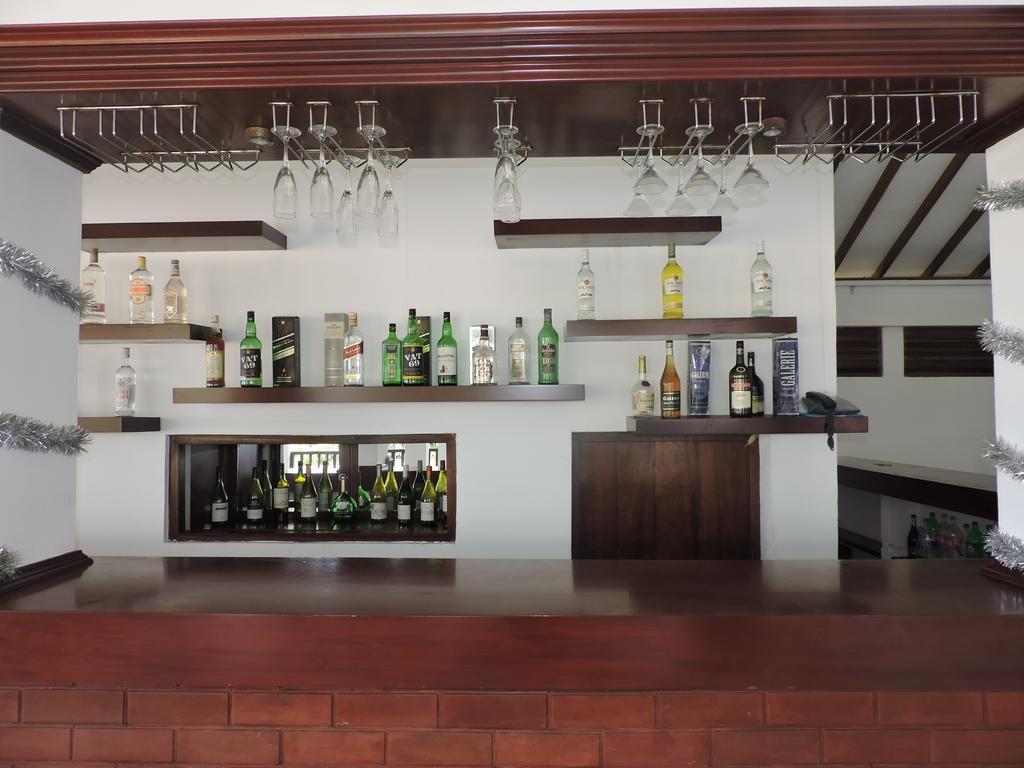Catamaran Beach Hotel Негомбо Экстерьер фото