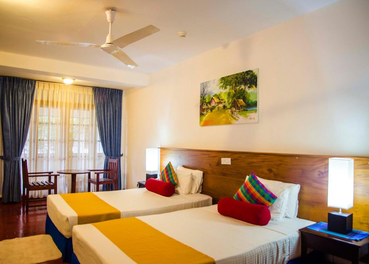 Catamaran Beach Hotel Негомбо Экстерьер фото